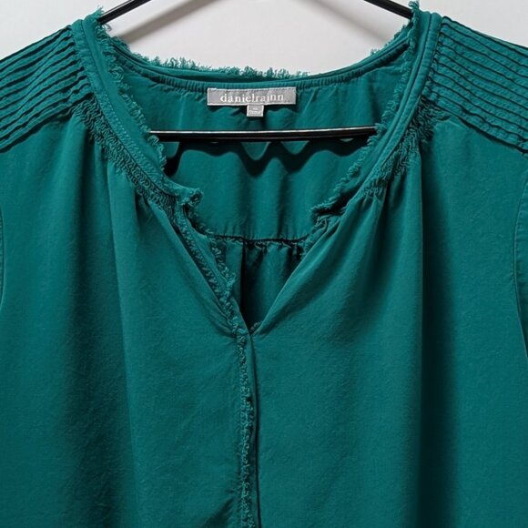 Daniel Rainn Bernal Split Neck Blouse in Emerald Green - Picture 6 of 10